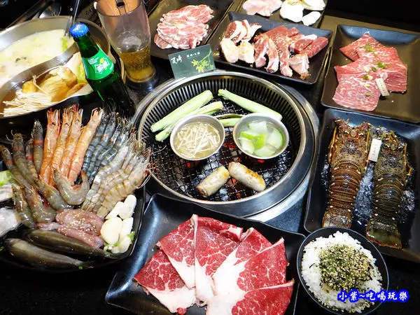 台北燒烤火鍋吃到飽推薦【瓦崎燒烤火鍋 公館店】台大公館商圈美食/4種價位炭火燒肉、鴛鴦火鍋吃到飽#慶生聚餐/謝師宴/同學會/尾牙/宵夜。台啤、金賓highball無限暢飲。5種蝦+青龍龍蝦+海虎蝦。蝦