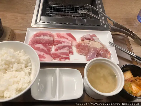 圓圓家愛吃貨-《台北美食》邊緣人不孤單，ㄧ個人也能吃燒肉《焼肉ライク（燒肉LIKE)京站店》，邊緣人友善店