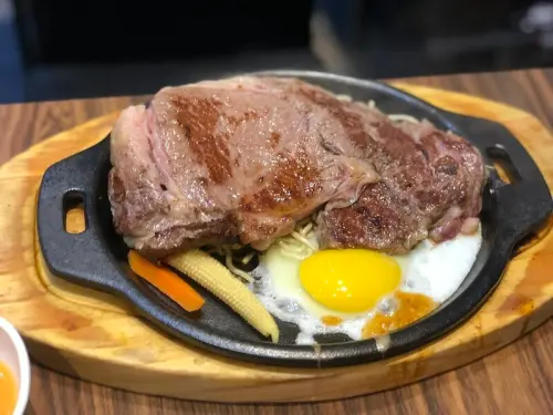 【美食】新竹竹北─百合牛排。壽星當月半價，同行友人九折!