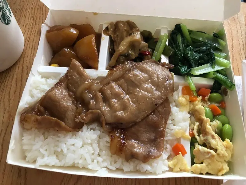 【美食】新竹竹北─竹野燒肉飯~近期最好吃的便當。招牌燒肉飯必點!