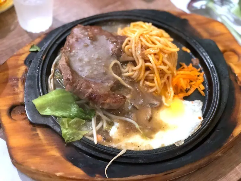 【美食】新竹竹北─口吅品平價牛排專賣店，三民路上滿滿都是CP值很高的牛排館。