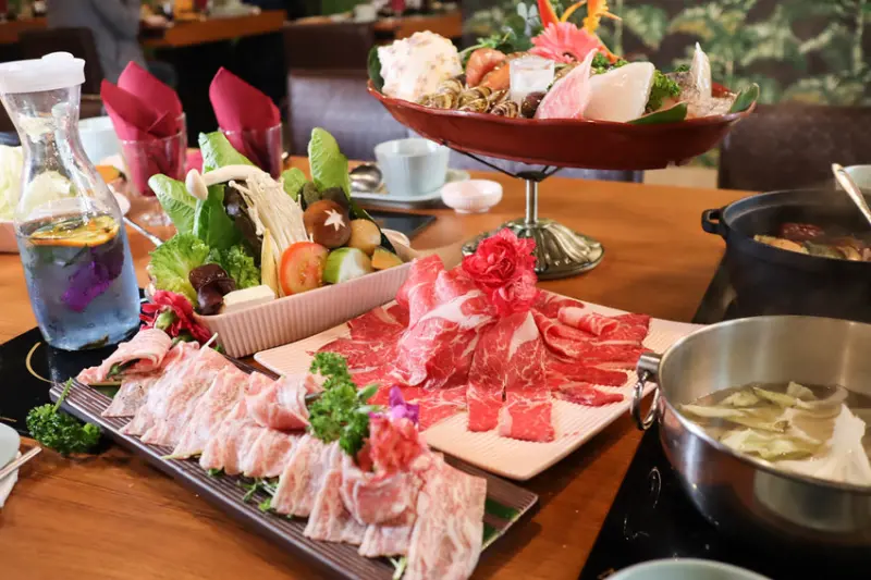 (林口美食)林口新開幕火鍋店-喜園風味涮涮鍋 林口歐風店,慈心有機認證蔬果,網美最愛歐風火鍋店,IG打卡,有機火鍋