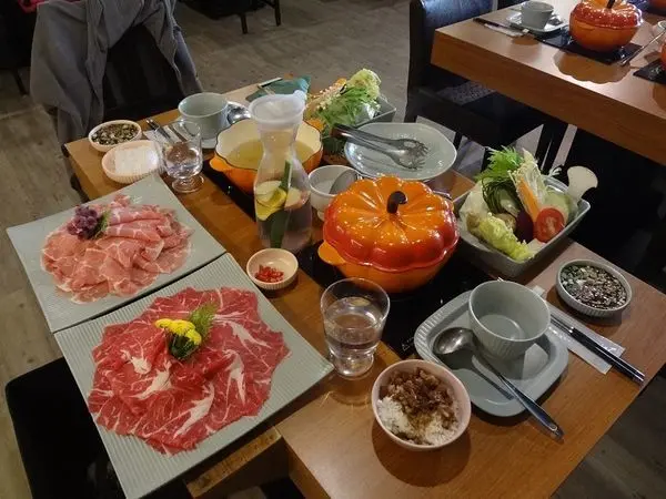 喜園火鍋經典品牌~林口歐風館~慈心認證的有機蔬果~吃的健康又安心的涮涮鍋~