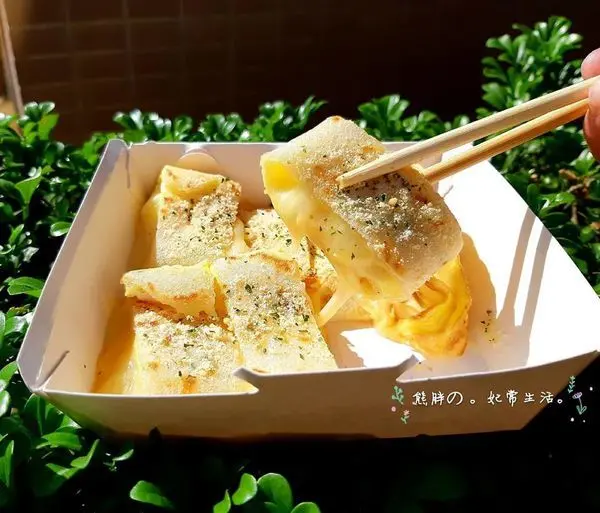 【台中】月半手作蛋餅-牽絲的起司看了好邪惡-引發妃妃十指大動啊!