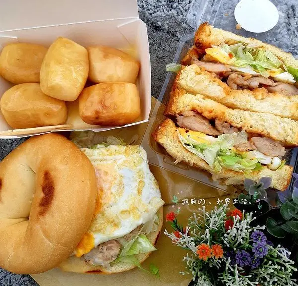 【台中】吸睛的白色餐車参食 SUN FOOD★停在路邊販售著現場製作的美味早餐★泰式雞腿丹麥值得推薦