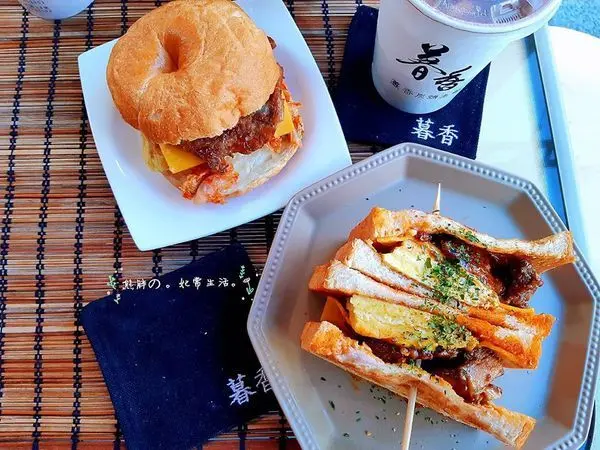 【台中】暮香炭烤土司★辣味十足花醬辣雞起司蛋★鮮嫩雞腿肉★上桌香味直逼味蕾好誘人★