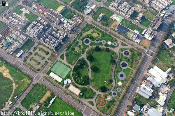 【台中。北屯】空拍視野。廍子公園。巨人的大腳ㄚ。綠叢迷宮。台中最美公園