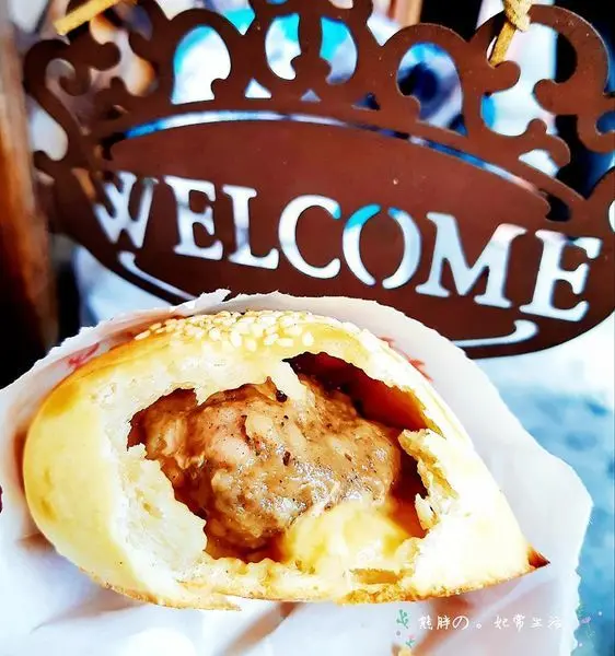 【台中】黃家胡椒餅★未營業就有許多顧客上門詢問★台中西區排隊美食★肉質鮮嫩，加上起司口感更上一層★