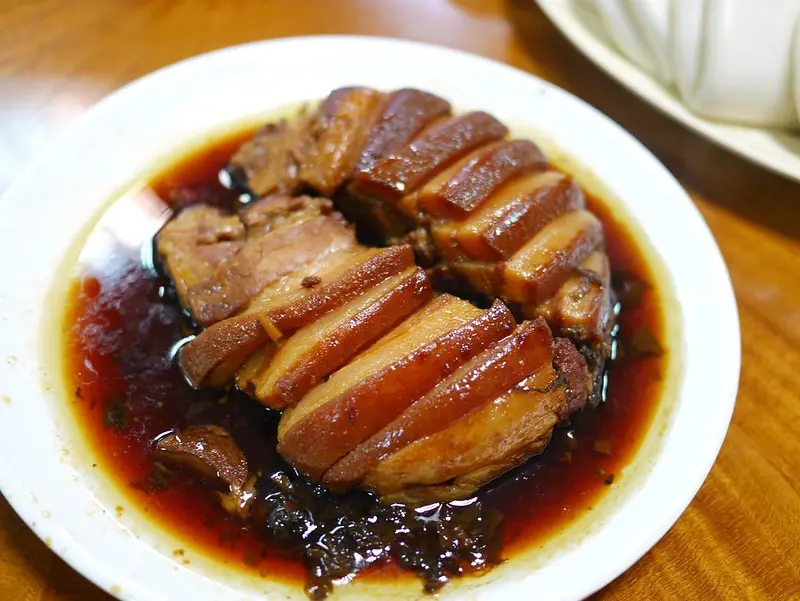 【美食】苗栗銅鑼。東山好客家料理，經濟實惠客家菜! 適合聚餐聚會餐廳。薑絲大腸、梅干扣肉刈包、福菜湯、客家小炒