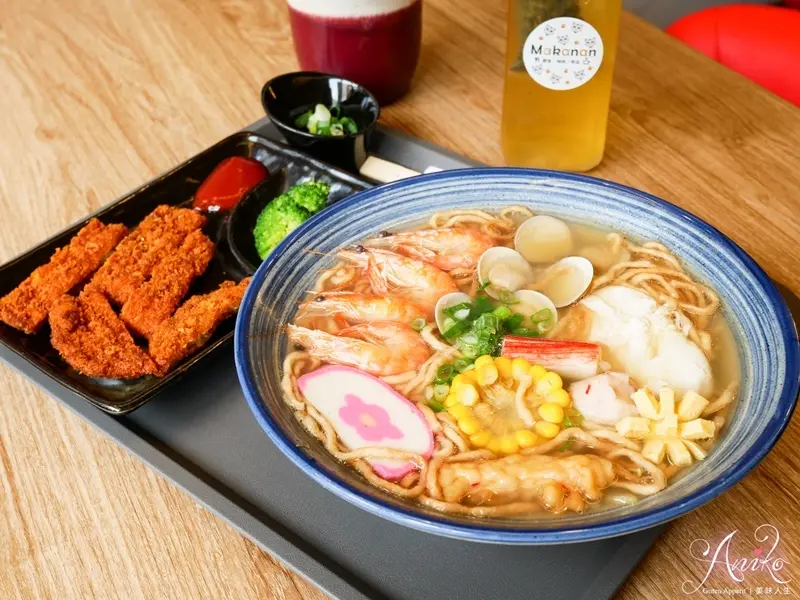 【台南美食】馬卡娜輕食咖啡飲品。海安路美食推薦！大份量海陸鍋燒麵～再送免費飲品喲 - ANIKO 艾妮可美味人生