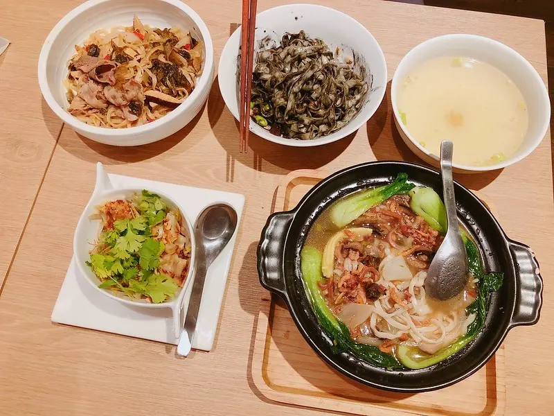 【邀約試吃】苗栗頭份| NoodleMix 禮面作 (苗栗頭份店)。全台唯一台職人連鎖麵館! 魷魚螺肉蒜湯麵冬季新品新上市~北京黑壓壓炸醬麵、雲貴炒麵好好吃