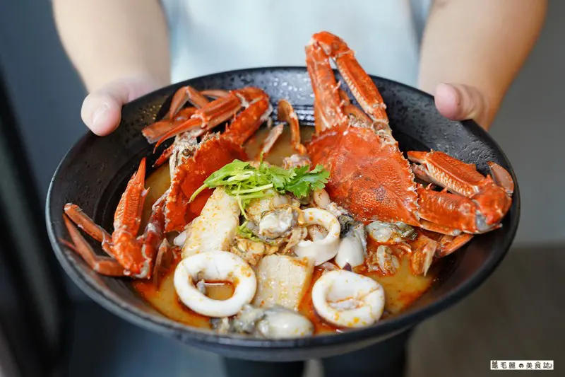 公館站│翊進上香川海鮮饌食館 海鮮控必吃公館巷弄美食 內行饕客最知道 爆碗了，整碗海味就澎湃！ 