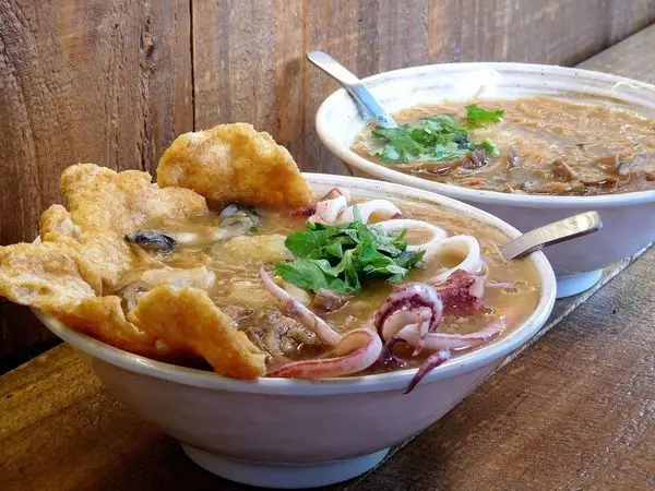 【赤峰街美食】面線町:中山站浮誇系海鮮麵線，小卷鮮蚵大腸五種配料一次塞爆麵線!!