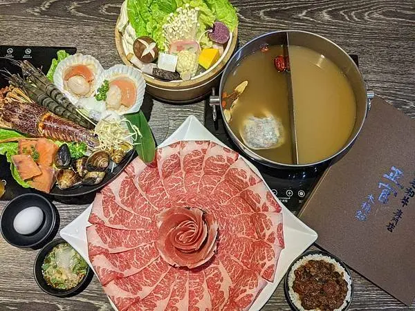 【中壢美食】和牛吃到膩居然這麼便宜。上官木桶鍋。全台和牛最齊全火鍋店