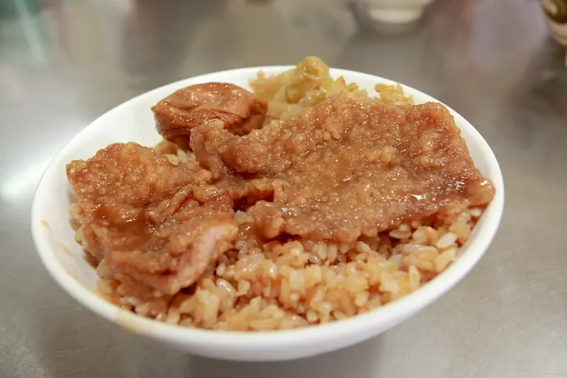 吃。台南|歸仁區。長榮大學周遭美食，獨特蒜頭飯餐點，比較建議周遭居民前來品嚐「長榮大學蒜頭飯」。