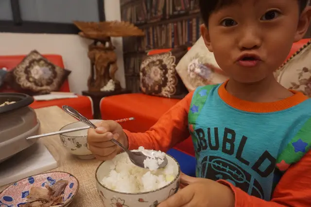 台南在地老石滴雞精~健康和美味的首選~喝雞精做料理就是很親子
