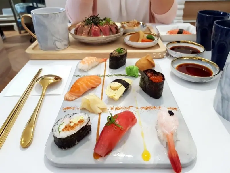 《高雄美食》食光約定創意日式料理❤IG風格，超值感壽司店！美美der壽司九宮格~