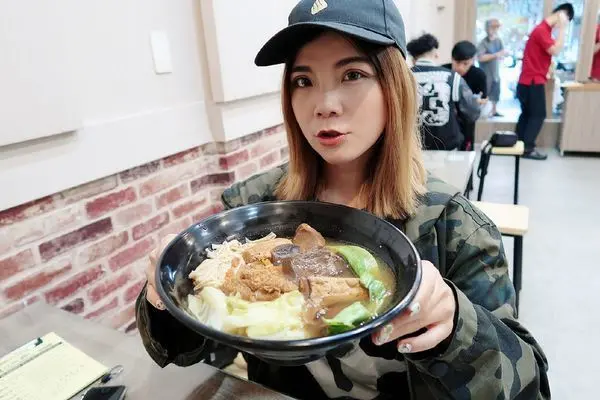 【食紀】台南美食臭灶腳砂鍋般大的超狂臭豆腐鴨血（內含影片／麻辣鴨血／深坑臭豆腐／麻辣臭豆腐／清蒸臭豆腐）