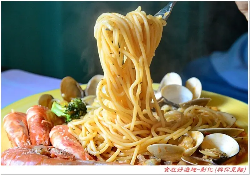 與你見麵．少女系繽紛多彩夢幻網美餐廳，除了好拍還有平價義式好料等您來嚐鮮！