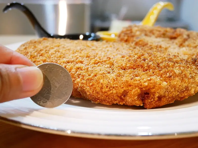 超雞bar-新北永和精製炸物店  比臉大的雞排搭配自製調料超對味  超厚切雞排一塊就飽到隔天