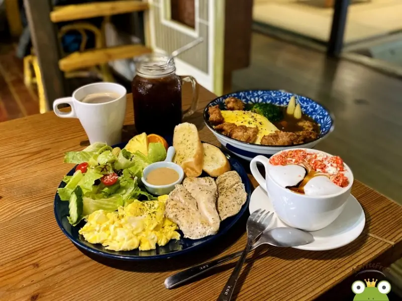 【美食週報EP8】台中美食．解憂老宅｜隱藏在第五市場周邊的巷弄老宅咖啡館｜古色古香x純樸寧靜x早午餐x下午茶