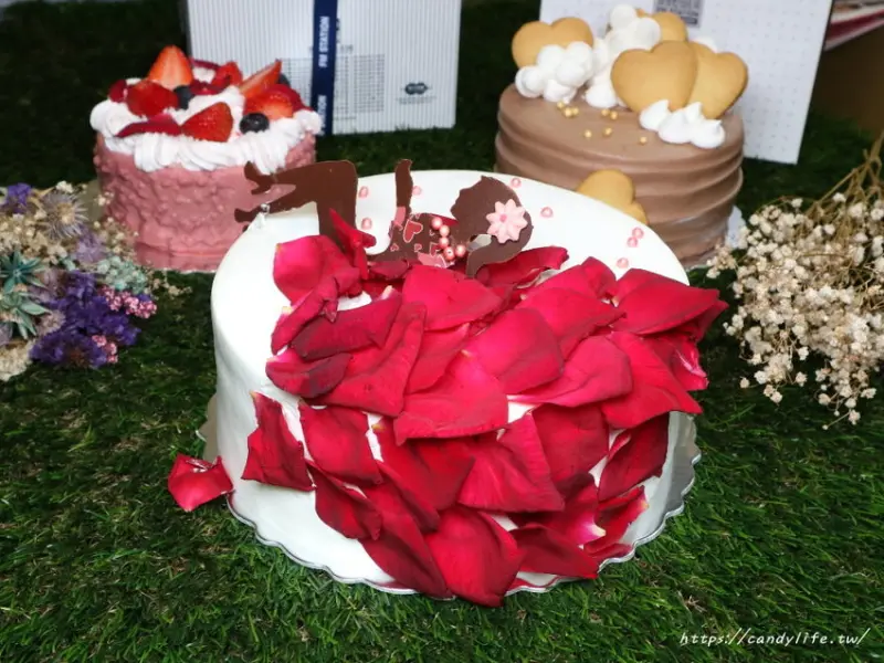 馥漫麵包八款母親節蛋糕驚艷登場！5/3前預購即可參加抽獎，超多好禮享不完～