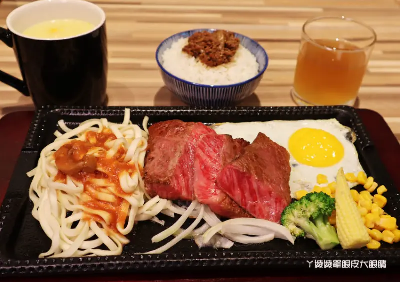 巨城獨家推出超狂重量級1.5公斤戰斧牛排！鉄火牛排新竹巨城 - ㄚ綾綾單眼皮大眼睛