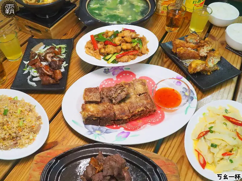 ㄎㄠ一杯人氣熱炒，臺菜料理套餐吃飽飽，芋泥鴨芋香綿實，酥脆嫩肥腸，激推！