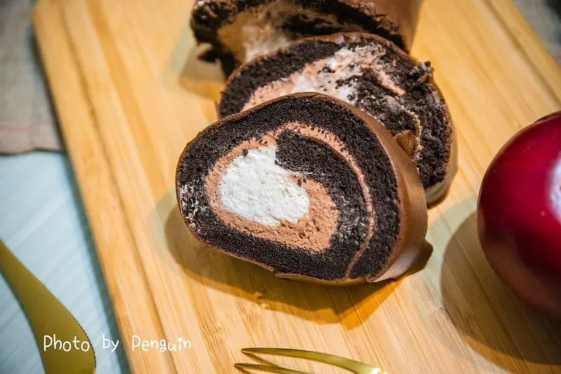 台南．亞尼克中正店．台南限定巧克力香蕉生乳捲、瑰蜜生乳捲，唇齒留香的美味甜點。