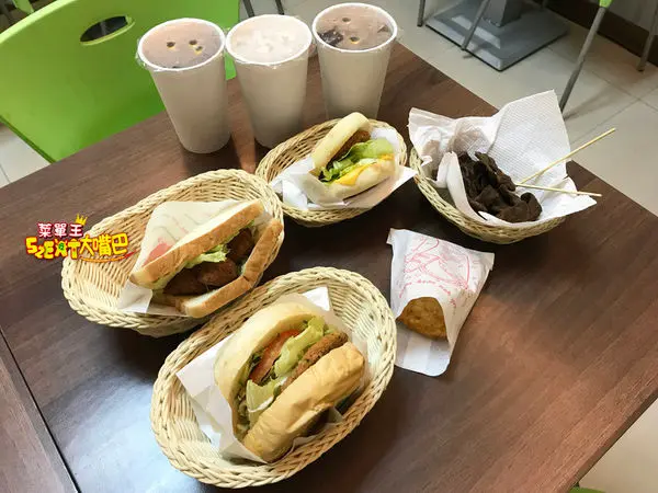 台中西屯素蔬食》素GO EAT菜單價位大公開！素食界的麥味登，中西式美食一次都可吃到～台中西屯路必吃美食小吃餐廳推薦。