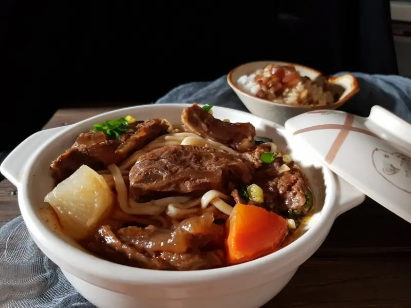 網友推薦好吃牛肉麵 高雄鹽埕 冠瑋牛肉麵