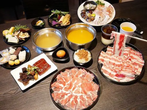 京棧鍋物 - 台中大甲高CP火鍋  菜盤不受限  想吃多少自己拿  平日午餐五花牛、梅花豬免費升等  好想搬來大甲天天吃鍋