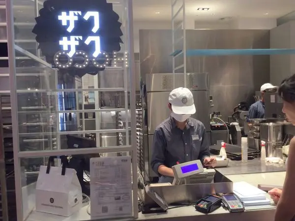 嘗鮮風靡日本『ZAKUZAKU 棒棒泡芙』現烤的新鮮美味