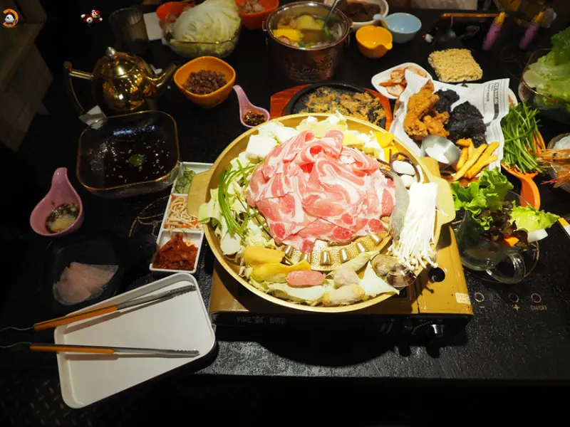 金大尉不只是鍋物 台南東區聚餐推薦/台南韓國料理 平價消費副食吃到飽 德安百貨美食