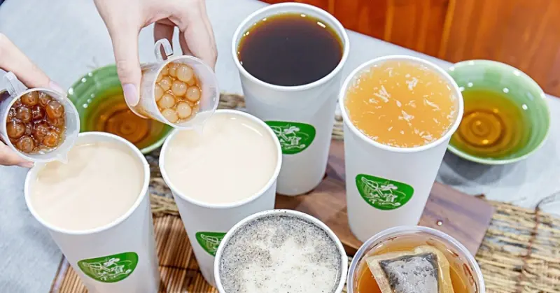 茶覓飲品，選用南投魚池好茶+手工炒糖，還有媲美放大版鮭魚卵的珍珠嫩Q好吃！