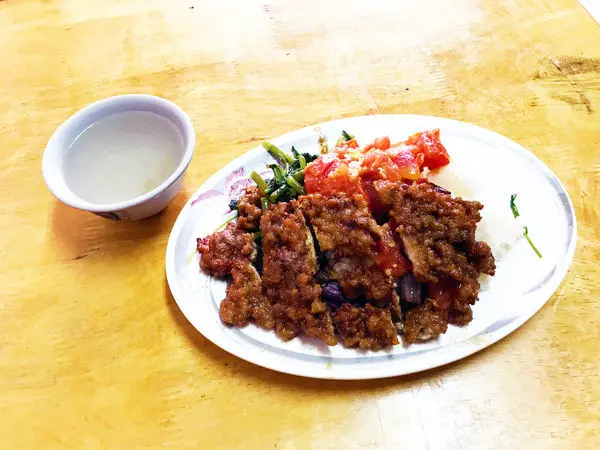 彰化秀水美食排骨飯》阿修排骨菜單價位大公開！在地人才知的隱藏版排骨飯～秀水中山路必吃美食小吃餐廳推薦。