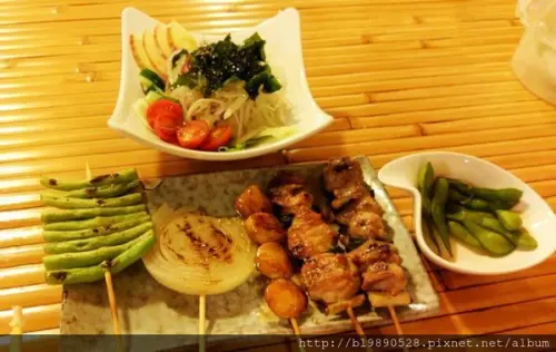 【美食】台中 五年酒班 @忠孝夜市/燒烤串燒/價格偏高/消夜串烤/近中興大學