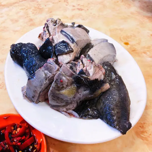 [台北台式]必點烏骨雞鮮嫩又美味/價格平實料理豐富「大眾吳師小吃店」林森北路/松江南京站/各式簡單家常菜/麻油腰子好美味/附菜單