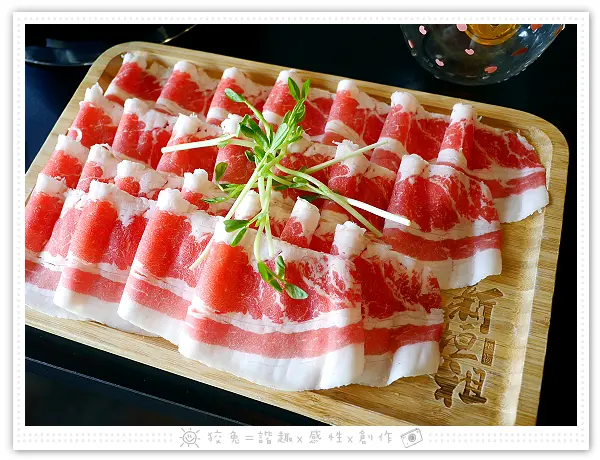 [嘉義食記] 新垣祖鍋物~高質感嘉義火鍋店！烏骨雞燒酒鍋、牛奶起司鍋、石頭火鍋，就連藥膳素食鍋也優秀！平價免收服務費！