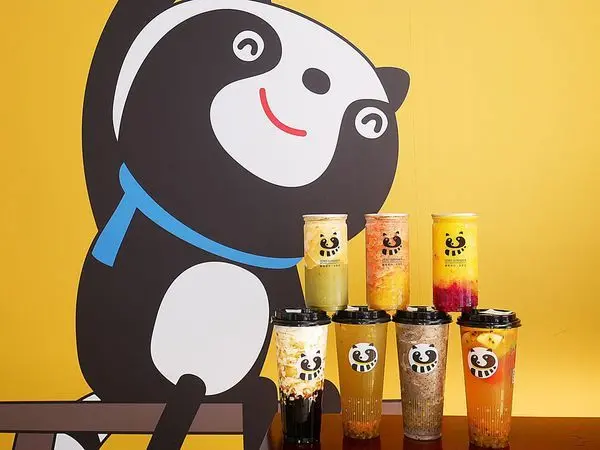 零夏 - 桃園市政府旁新鮮果汁  多種果汁搭配起來超繽紛也很有層次感  雪沙現場製成易開罐包裝  好特別的喝法!!