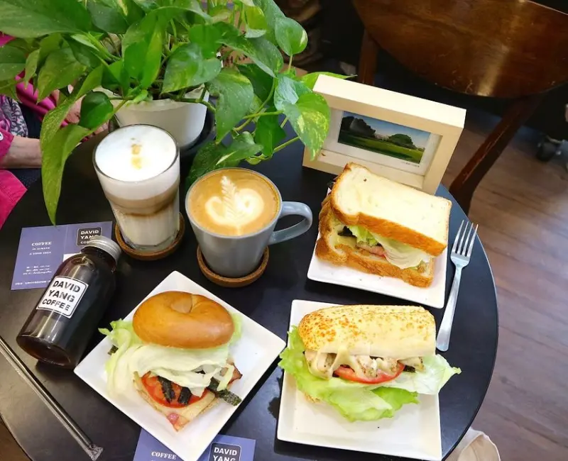 DAVIDYANG coffee大衛洋咖啡：孔廟園區的專業咖啡店/精品咖啡烘焙專賣店 - 進食的巨鼠