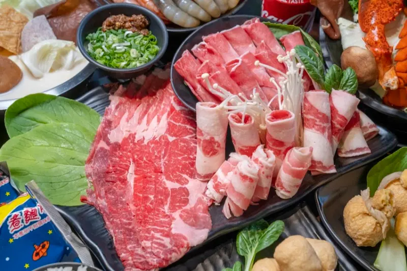 台南火鍋 纓風鍋物｜媽，今天龍蝦、牛肉任你點！每一口都是精華的優質鍋物 · 算命的說我很愛吃