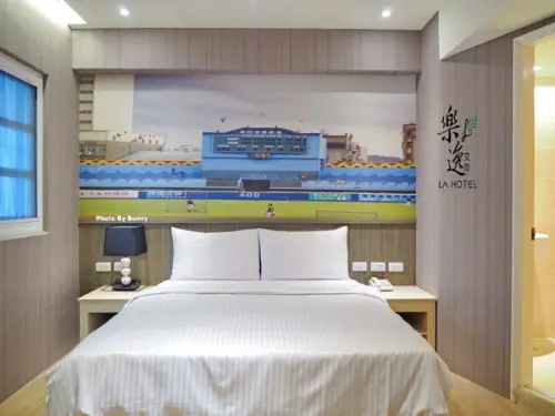 【高雄住宿】樂逸文旅 LA HOTEL 棒球主題館 一同感受棒球熱力 大談棒球經 / 一泊二食 / 六合夜市