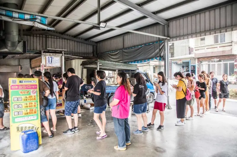 [台南美食]葉麥克炸雞/排爆！一天只賣四小時，一起鍋就瞬間秒殺的中藥炸雞！ - 大手牽小手。玩樂趣