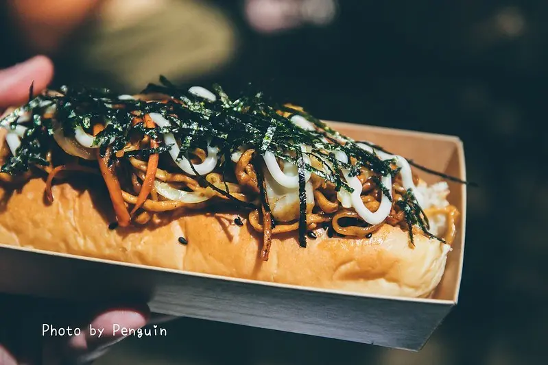 台南．中西區．胖福panfu．深夜的炒麵麵包．夜晚的友愛市場也有消夜美食。