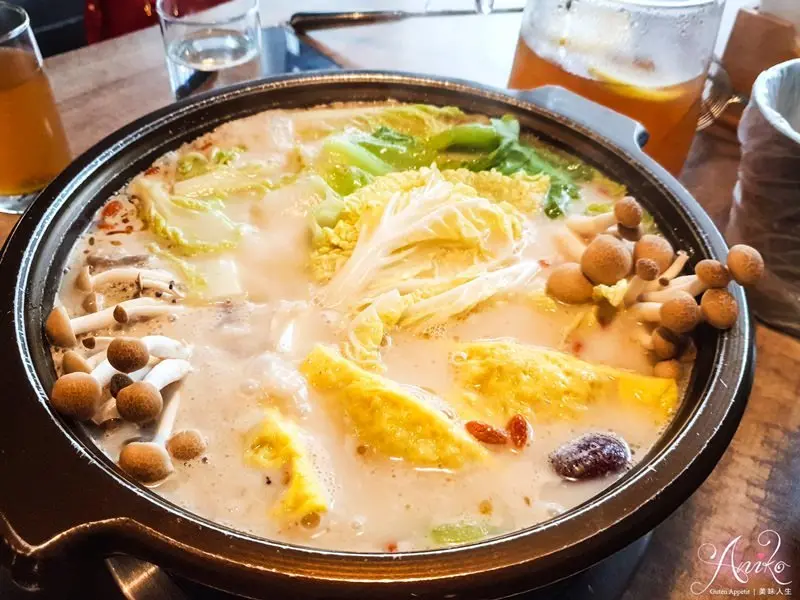 【台北美食】火鍋106粵式豬肚煲鍋。必點濃郁迷人胡椒豬肚雞鍋！手工蛋餃、花雕雞煲仔飯好吃推薦 - ANIKO 艾妮可美味人生
