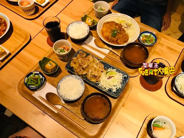 豐富食堂菜單價位大公開》員林必吃美食小吃餐廳～推薦燉雞腿湯咖哩、馬鈴薯燉肉、生薑燒肉定食。