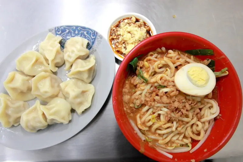 吃。高雄|左營區|眷村美食。左營大路美食，多種創意口味の水餃「廣華興水工水餃」。