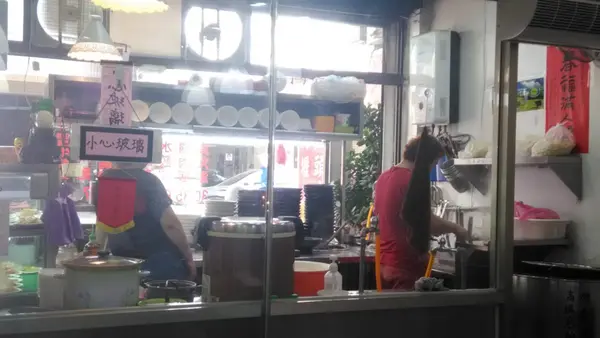 內壢麵食的最愛[內壢汕頭牛肉麵]俗擱大碗