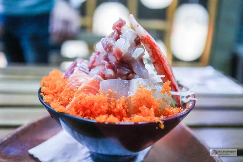 新竹美食-山口刺身ま丼飯專賣店-隱藏在東門市場內平價百元有找的山口招牌海鮮丼/湯品飲料免費